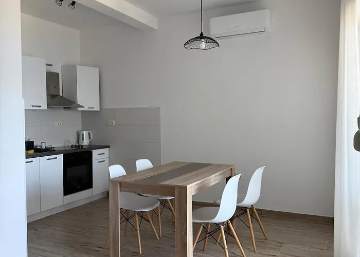 Seaesta Holidays Andrea *